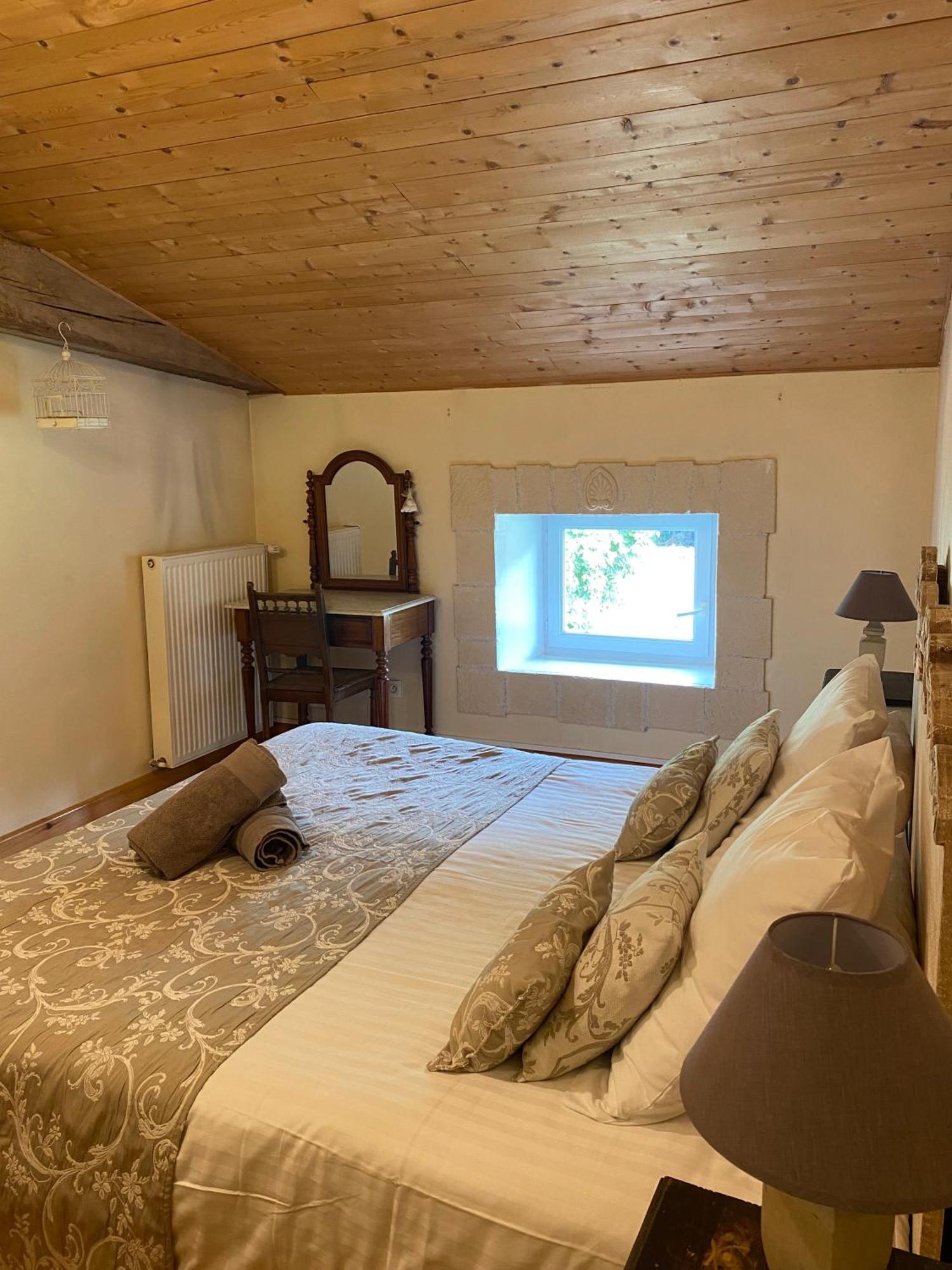 Auros Maison D'Emmannaelle מראה חיצוני תמונה